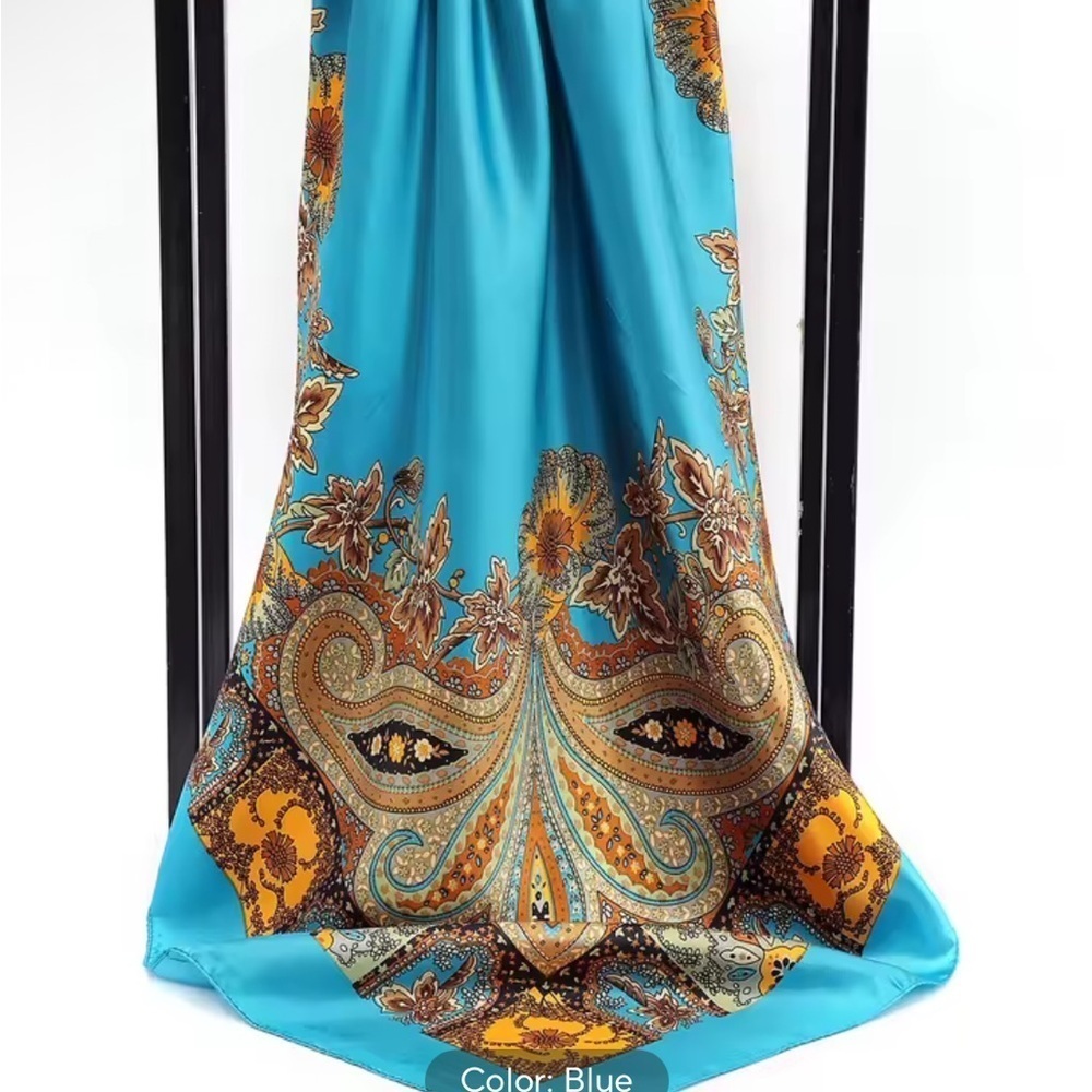 Teal Headscarf with Ornate Gold Earring Set
189 - Picture 3 of 3
